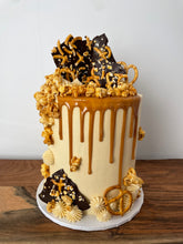 Load image into Gallery viewer, Salted caramel cake
