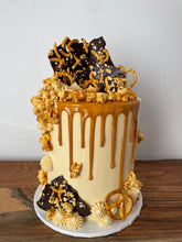 Load image into Gallery viewer, Salted caramel cake
